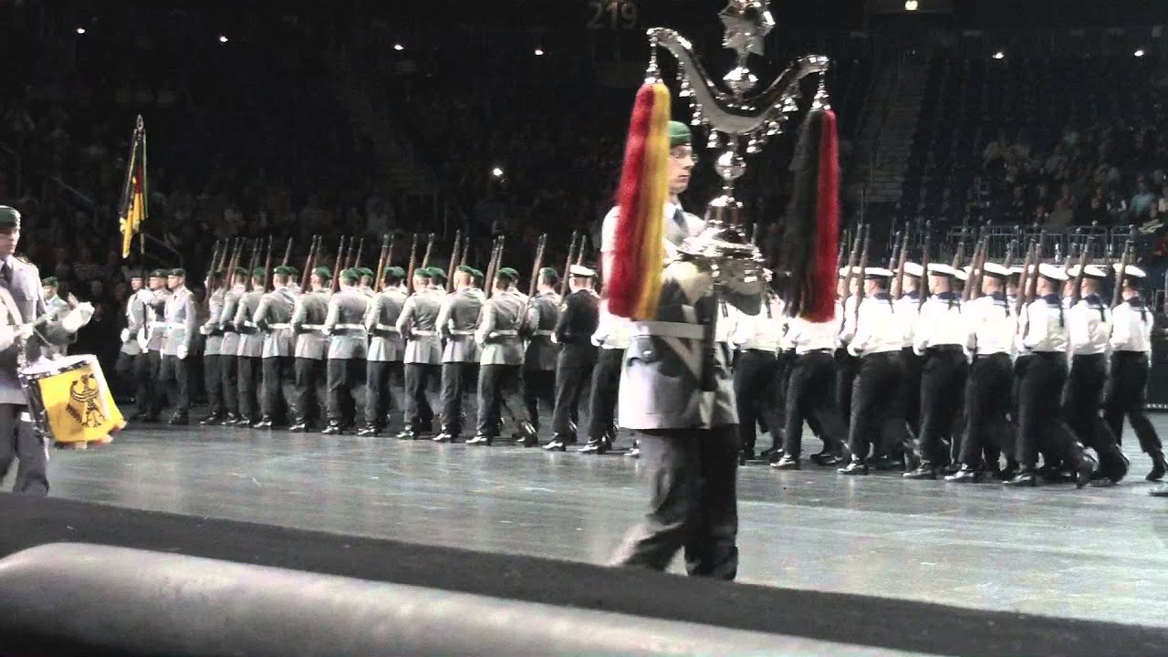 Berlin Tattoo 2013 O2 World - Einmarsch Stabsmusikkorps﻿ der Bundeswehr