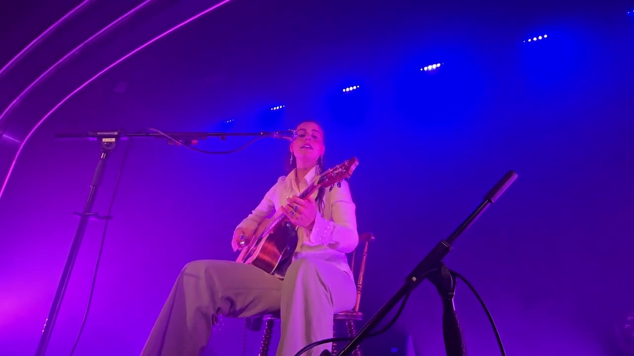 Steph Strings live in London's Lafayette