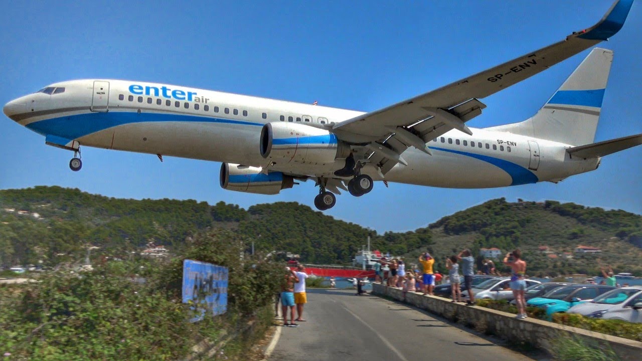 Enter Air Boeing 737-800 Low Landing & Takeoff Jetbast | SKIATHOS Airport | JSI Plane Spotting [4K]