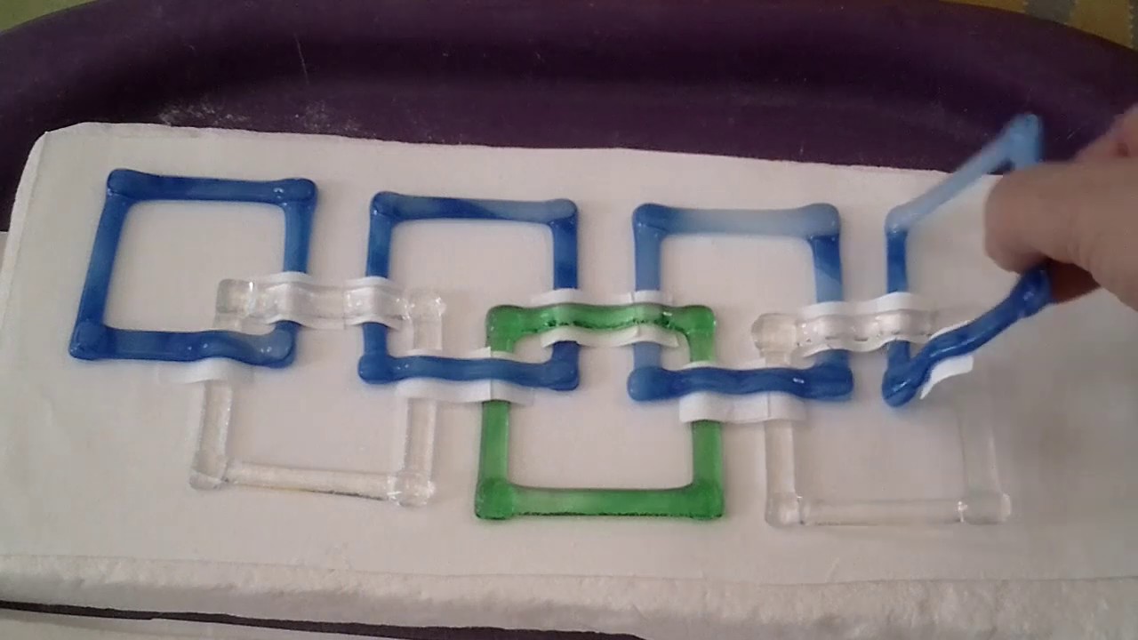 The Magic Connection - Interlocking Glass Chain