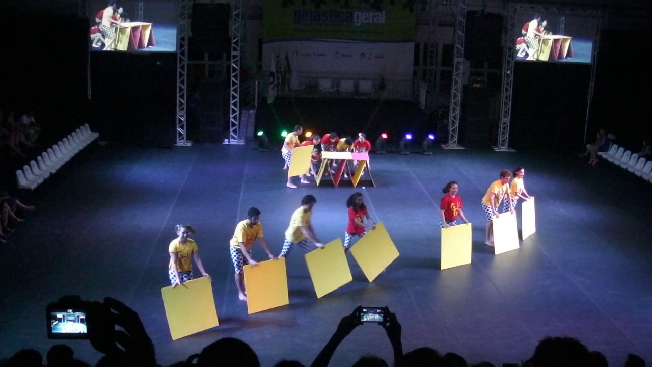 GGU cuadrados (COREOGRAFÍAS CON ELEMENTOS NO CONVENCIONALES)