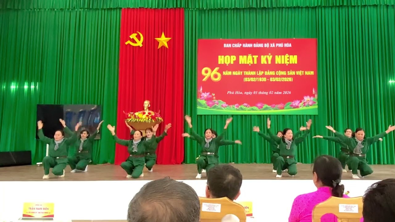 Hát mãi khúc quân hành . CLB XÃ PHÚ HÒA 