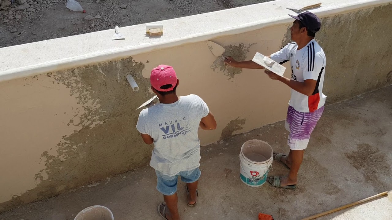 Aplicacion de chukum en piscina