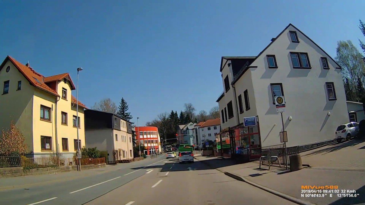 D: Gemeinde Neukirchen/Erzgeb.. Erzgebirgskreis. Fahrt durch den Ort. April 2019