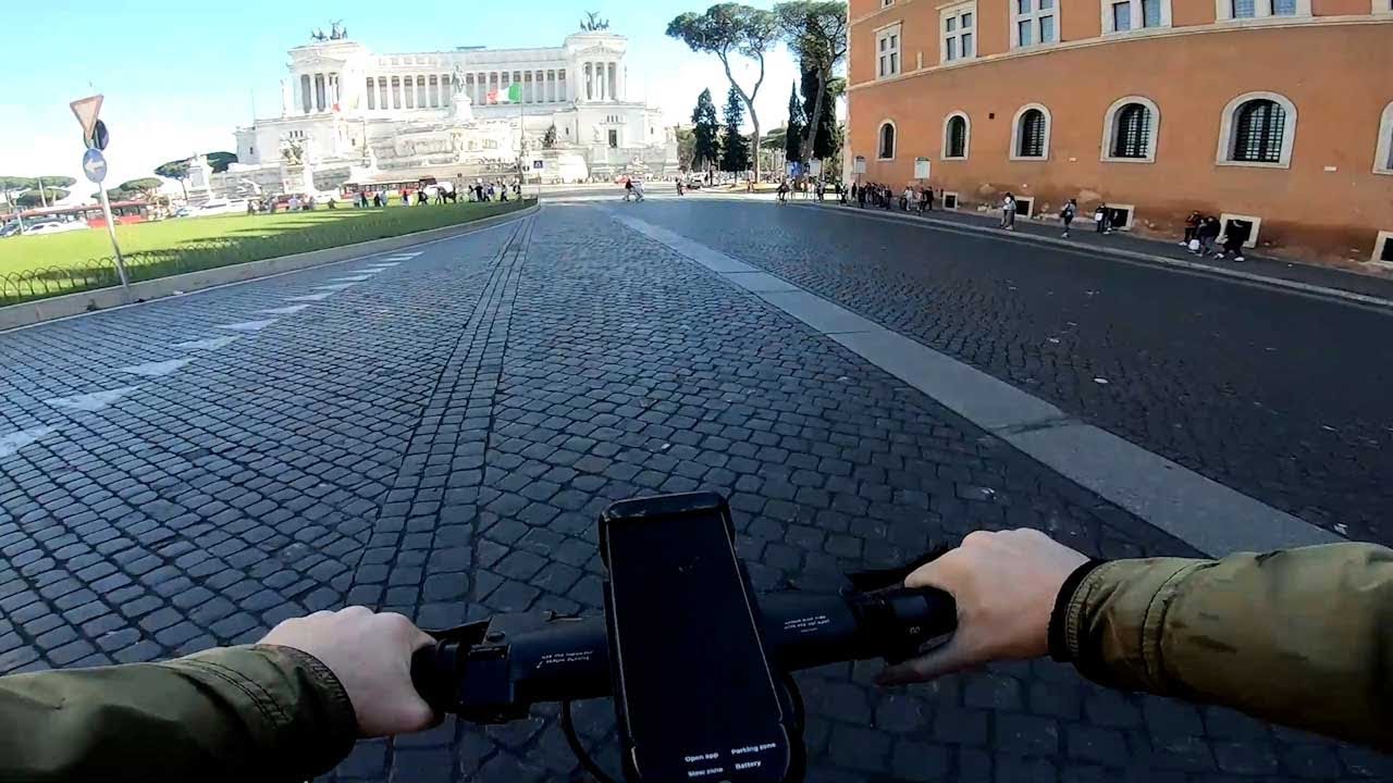 Roma è una città per monopattini elettrici? Il nostro test sulle strade della Capitale