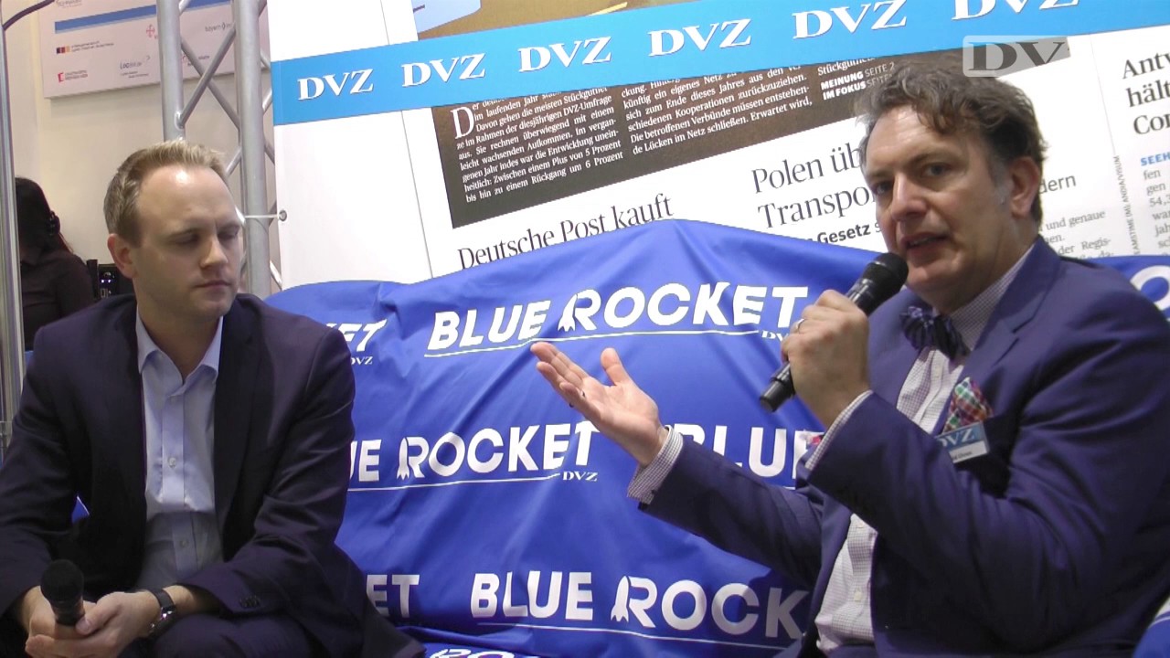transport logistic 2017: Max Alexander Borreck auf dem BlueRocket-Sofa der DVZ