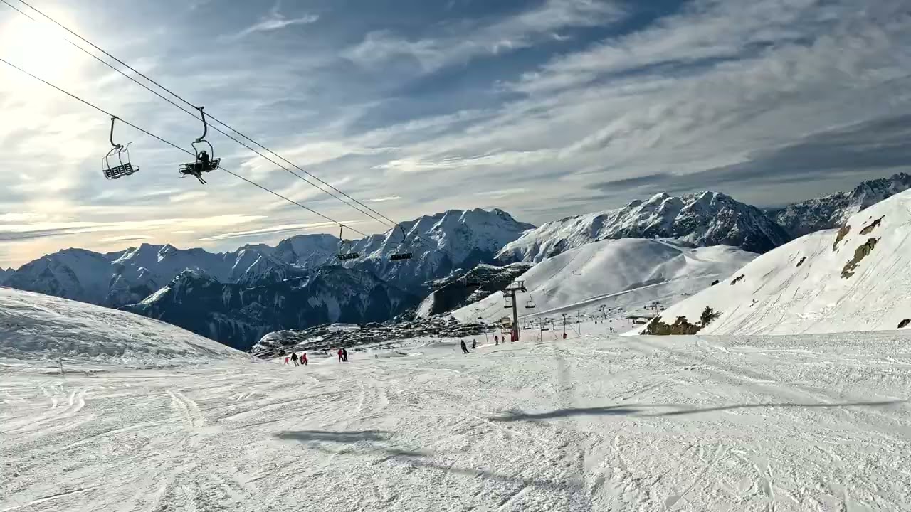 Alpe D'Huez: The fabulous Couloir, a very good Blue run 2608 to 2099m