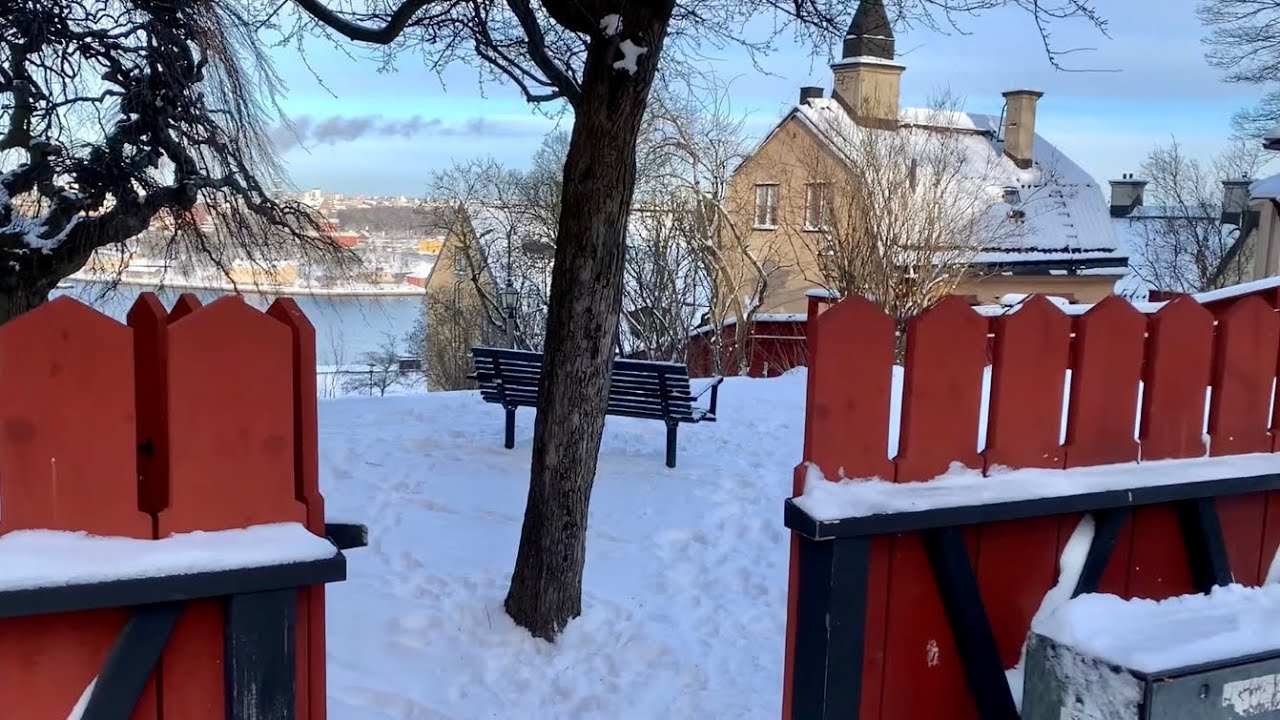 Stockholm Walks: the snowy streets between historical neighborhoods of Stigberget and Vita bergen