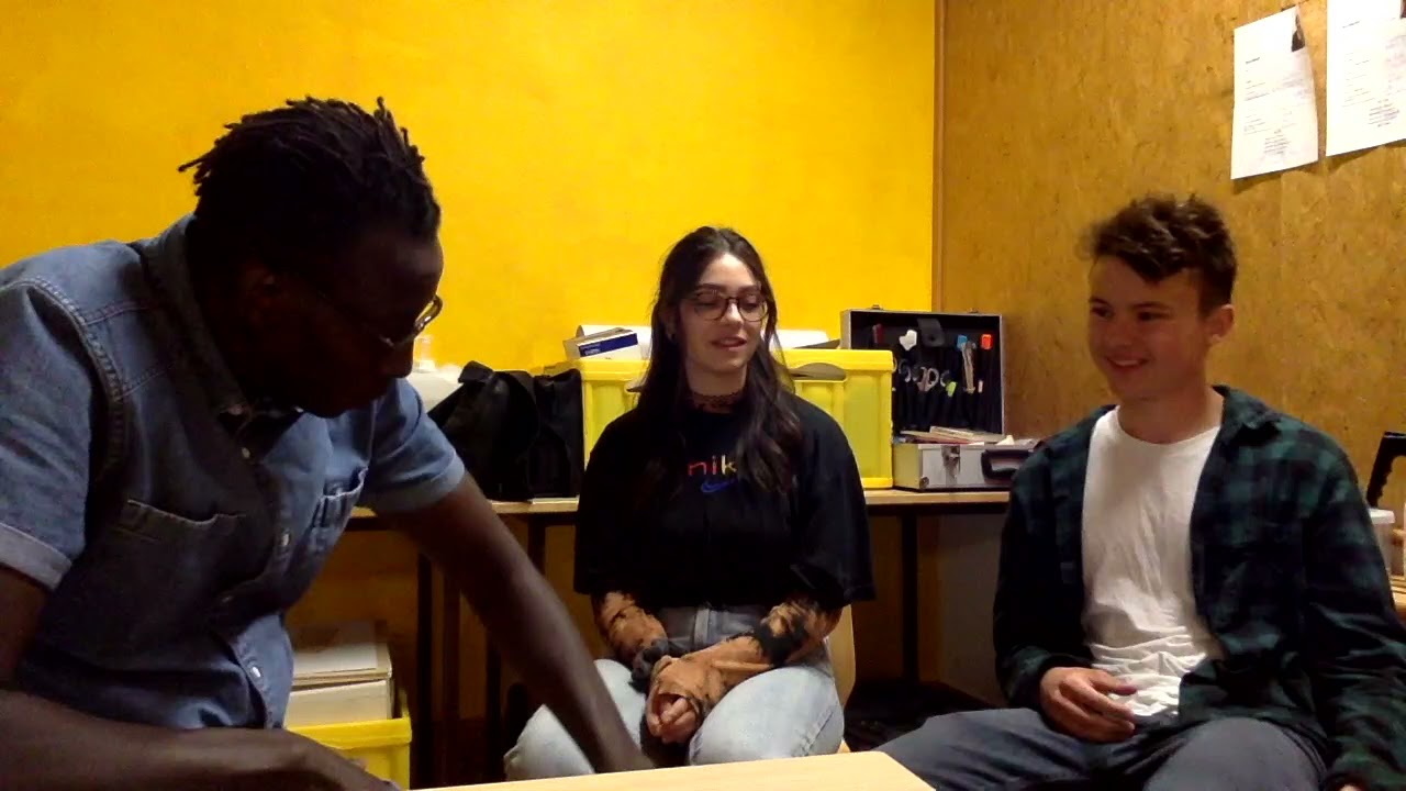39  TWO YOUNG HEARING SIGN LANGUAGE