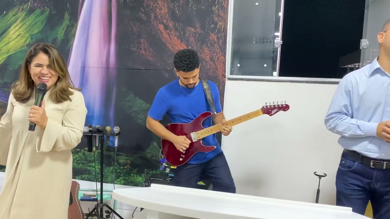 Cantora Kelen Lobo no Abala padre Miguel 