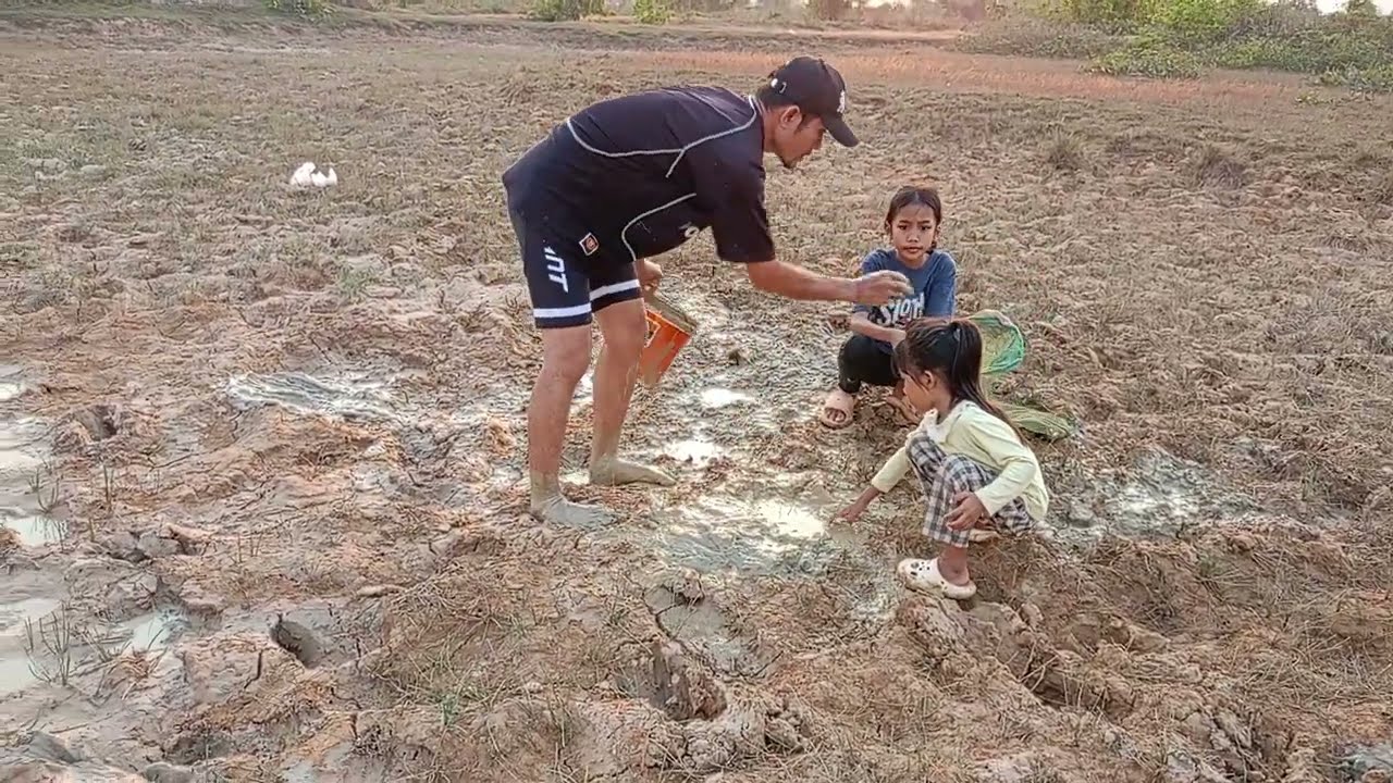 នាំក្មេងតូចដើរចាប់ត្រីម្តង#fishing #fish #travel 