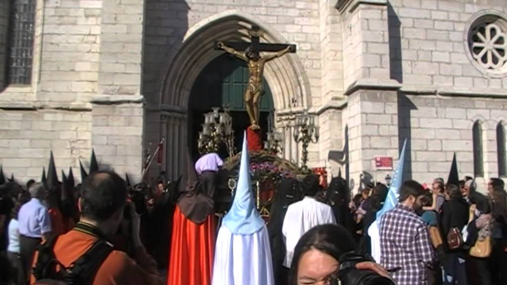 Salida Santo Cristo de la Preciosísima Sangre Jueves Santo Valladolid 2014