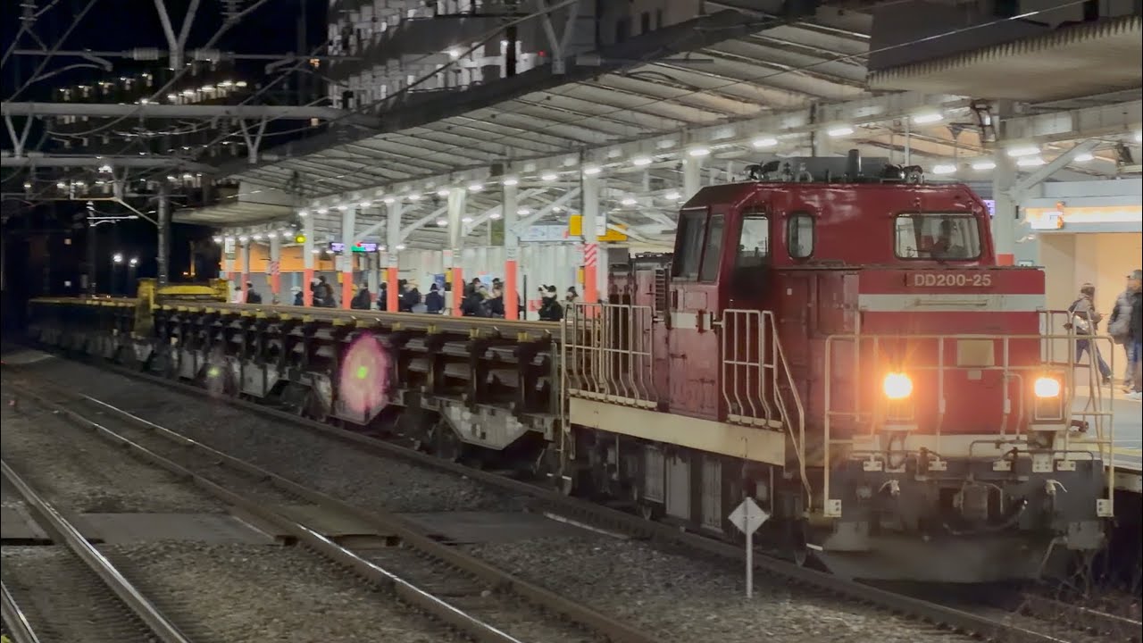 【4K高画質】【日鐵チキ越中島貨物行き150mレール２８本輸送】JR貨物DD200形25号機＋チキ5500形9両が西国分寺駅4番線を通過！（臨8087レ・愛臨A904・レール輸送）2026.2.11