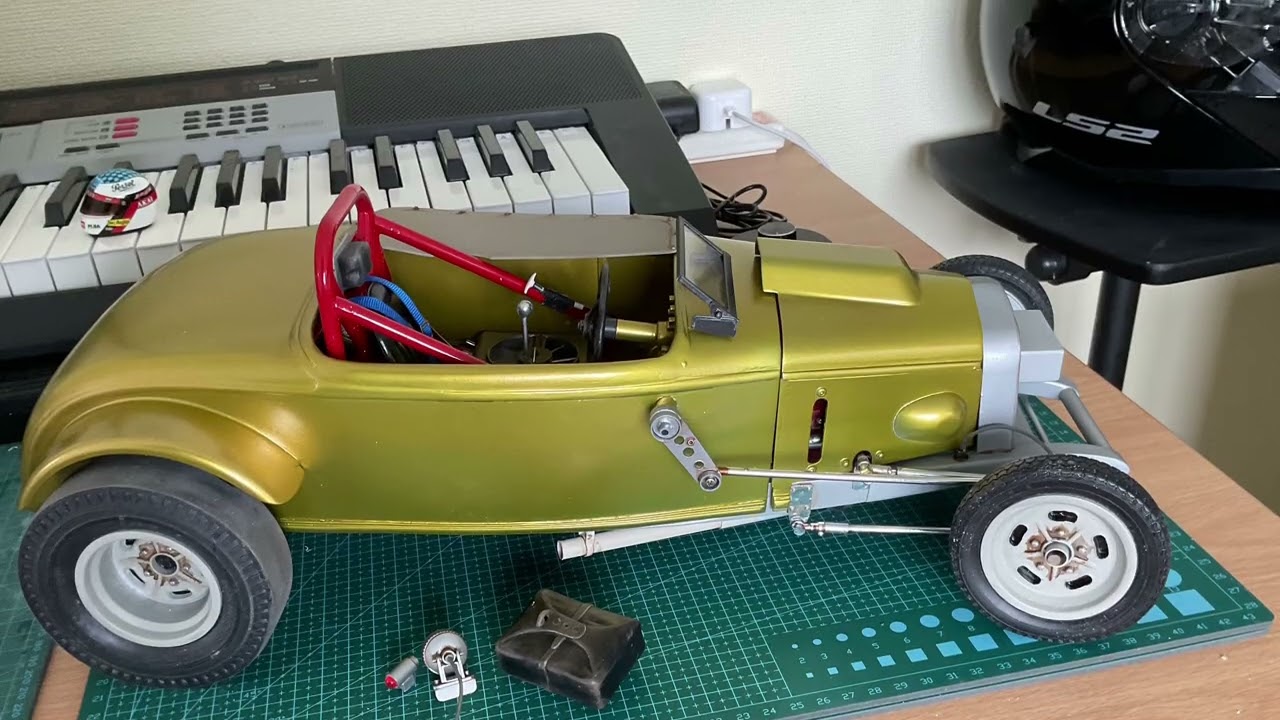 1/8th BIG scale : ‘32 Ford Roadster Bonneville/Drag Racer
