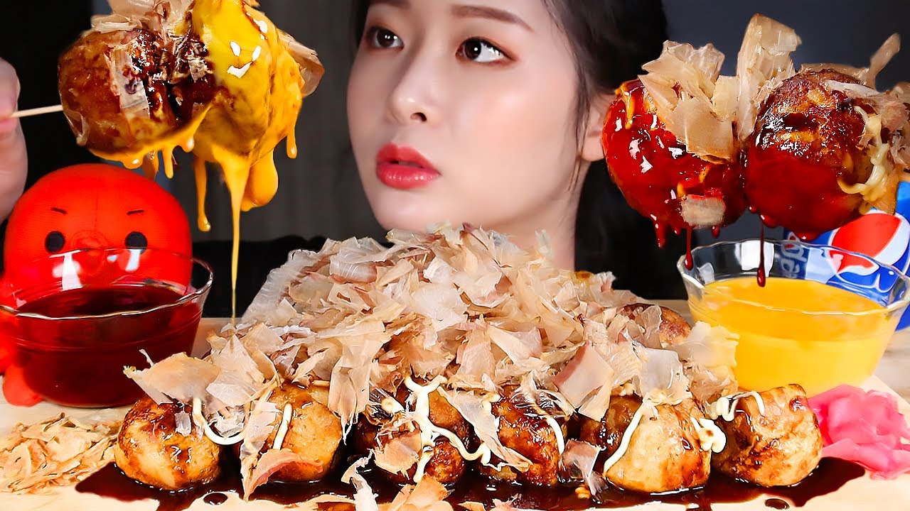 ASMR Такояки шарики из осьминога Самый острый соус ядерного огня Сырный соус чеддер 🐙 MUKBANG