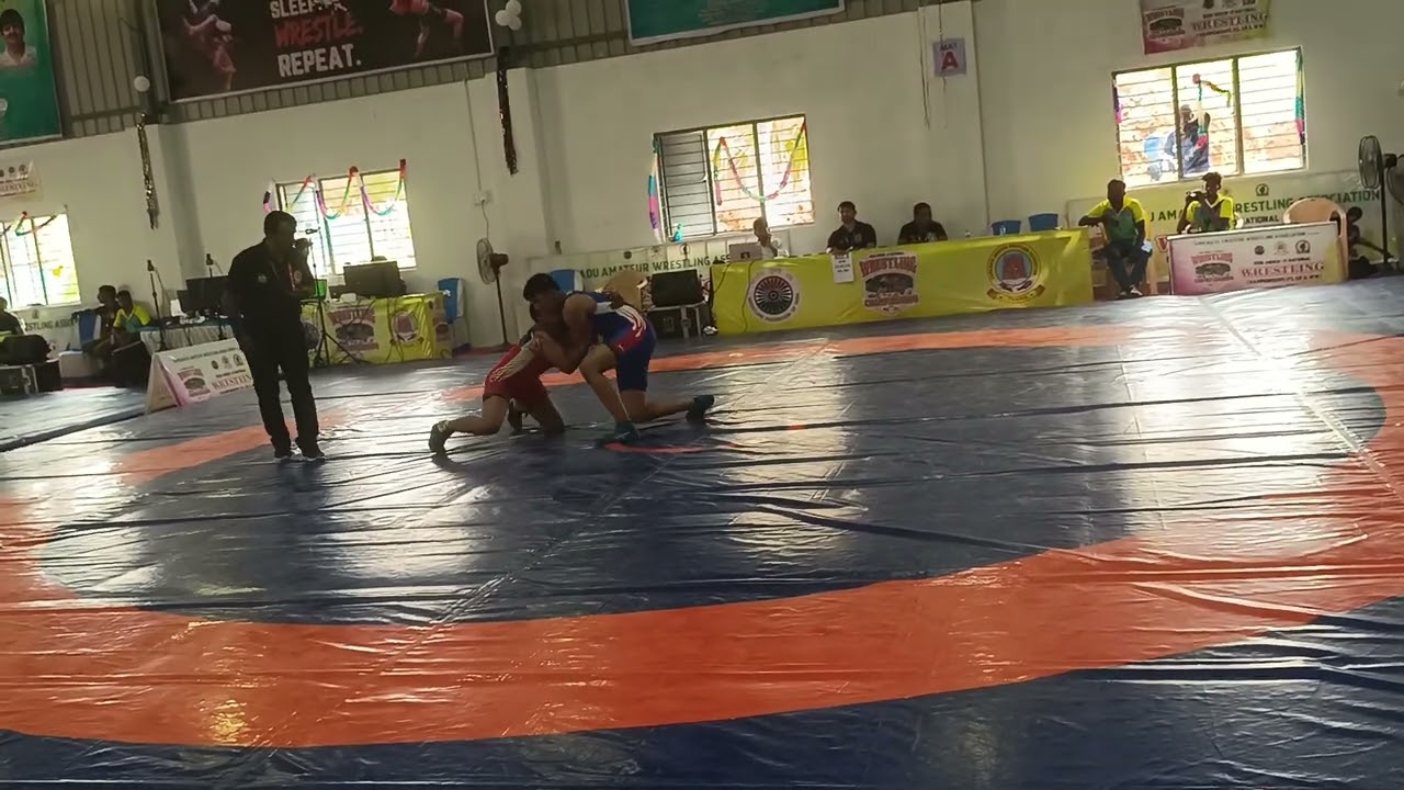 15 वर्षीय नेशनल कुश्ती प्रतियोगिता में रेड कॉस्टयूम आयुषी सागर