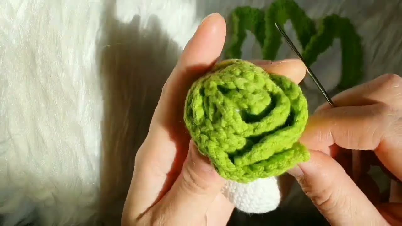 Stitch the leaves of the Chinese Cabbage core 玉白菜菜芯叶子缝合