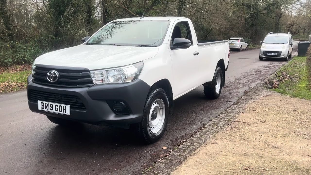 Toyota Hi-Lux 2.4 D-4D Active 4WD Euro 6 Single Cab Pick Up - Target Cars - Kirdford - West Sussex