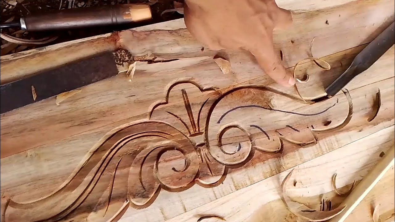simple carved leaf motif