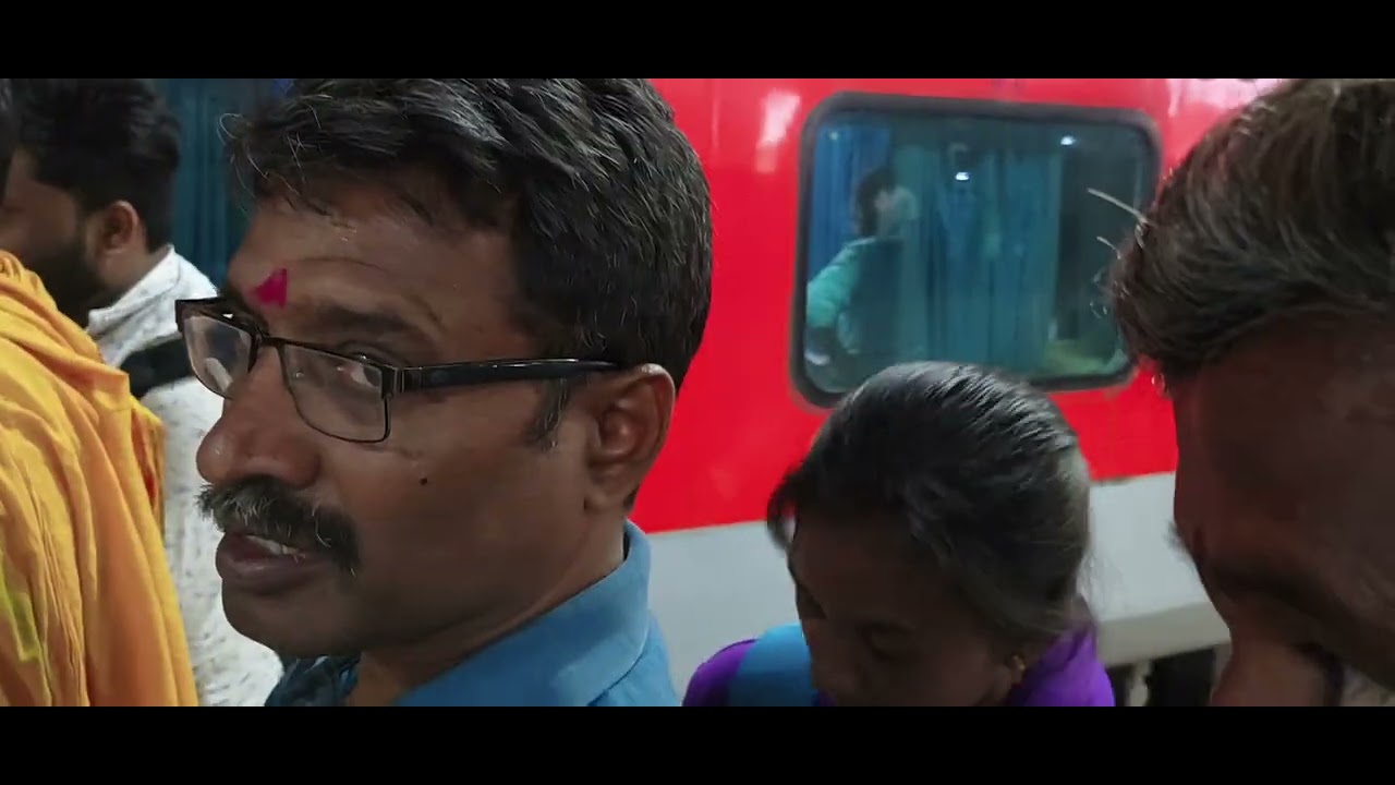 ఏంది రా 🔥రాధా మనోహర్ రైల్వే స్టేషన్లో ఈ 😂 రచ్చ 🚩