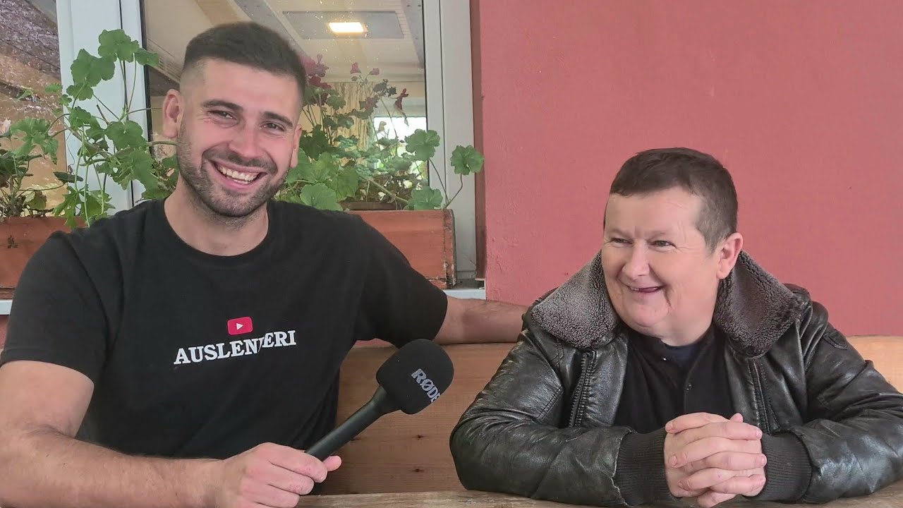 Kaze mi Svabo da operem felge , a ja trljam sajbu 😂