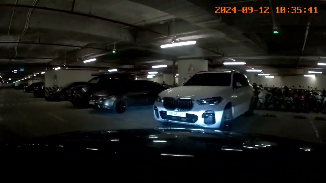 [Cam hành trình] Lối vào tầng hầm HUD Tower