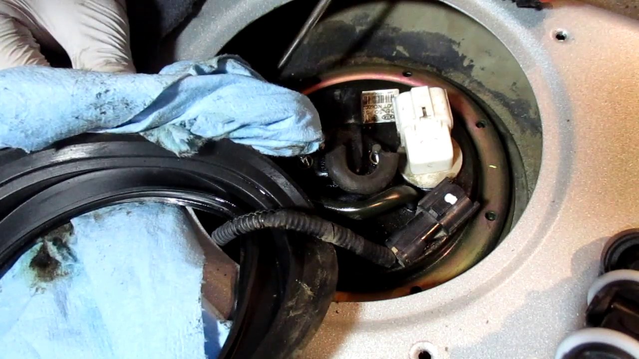 2004 Kia Rio Fuel Pump and Filter Replacement Part 1