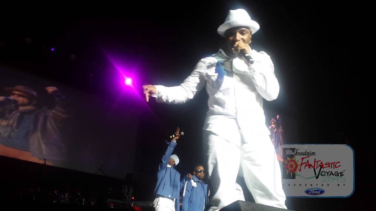 Teddy Riley Pays Tribute to Johnny Kemp During Cruise Performance