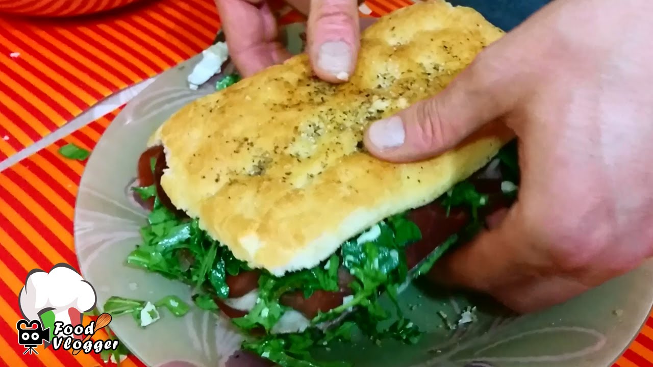FOCACCIA CON BRESAOLA RUCOLA E SCAGLIE DI PARMIGIANO | FoodVlogger