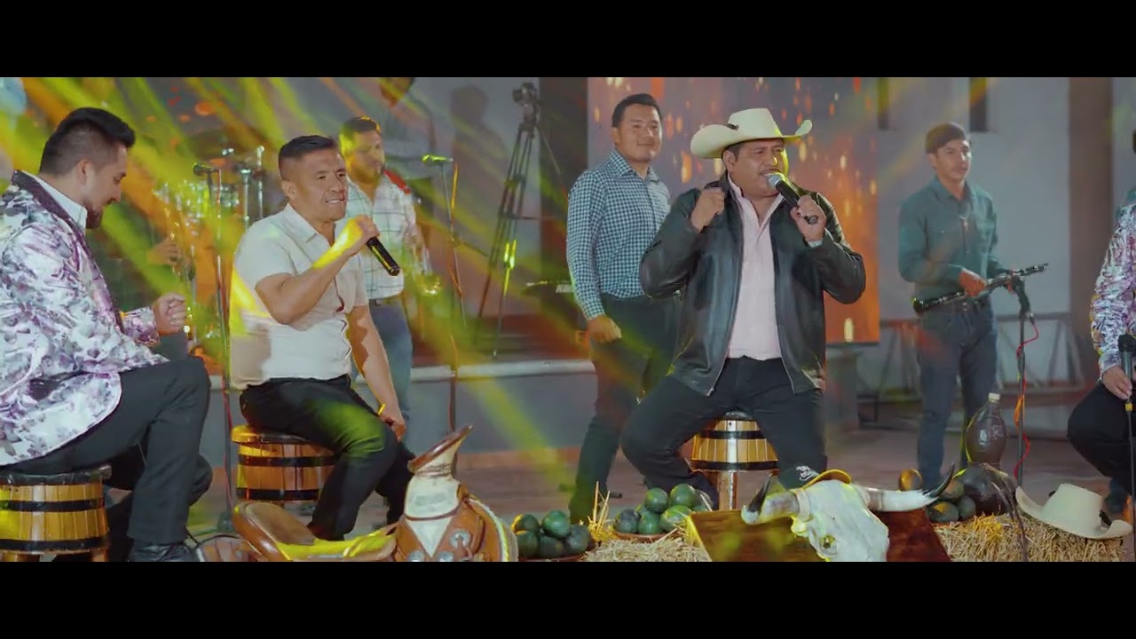 Banda La Imperial De Cajones ft Tetillo Hernández-Al Mismo Nivel (video Oficial 2026)