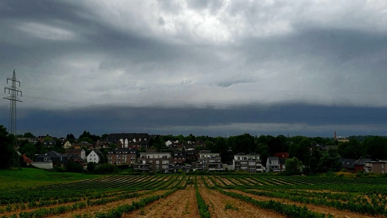 Gewitter mit Shelfcloud und Downburst vom 09.07.2024