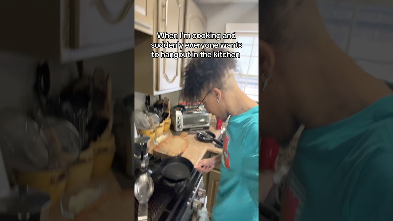 When your cooking in the kitchen and now everyone wanna hangout in the kitchen #funny #trending