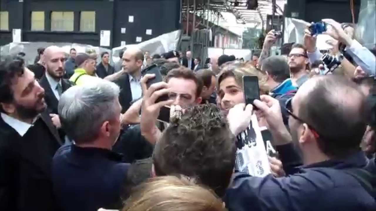 U2 che tempo che fa via mecenate con i fans