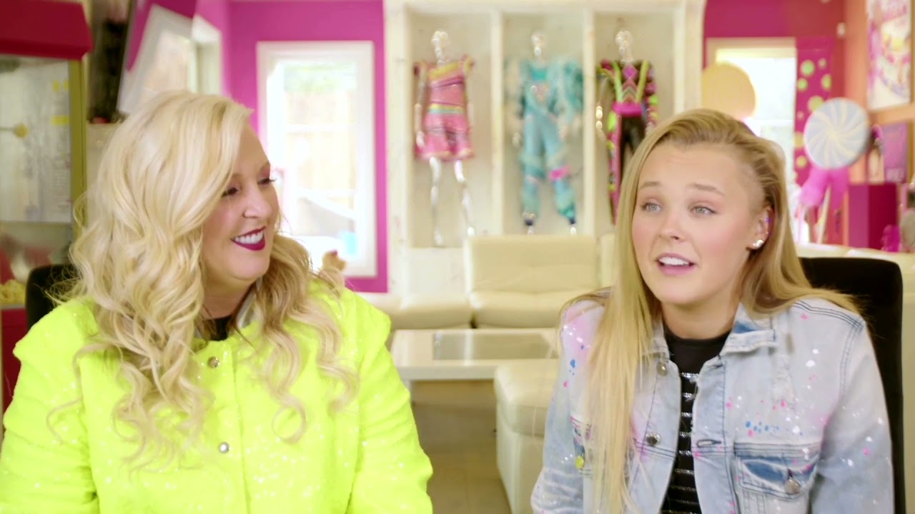 JoJo Siwa opens up about how she came out to her mom