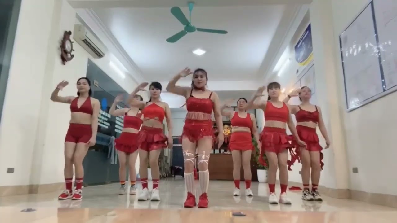 M1 tháng Chạp chị em Clb Aerobic Bđs An Nhiên lên đồ sắc đỏ ngập tràn lan tỏa năng lượng tích cực!