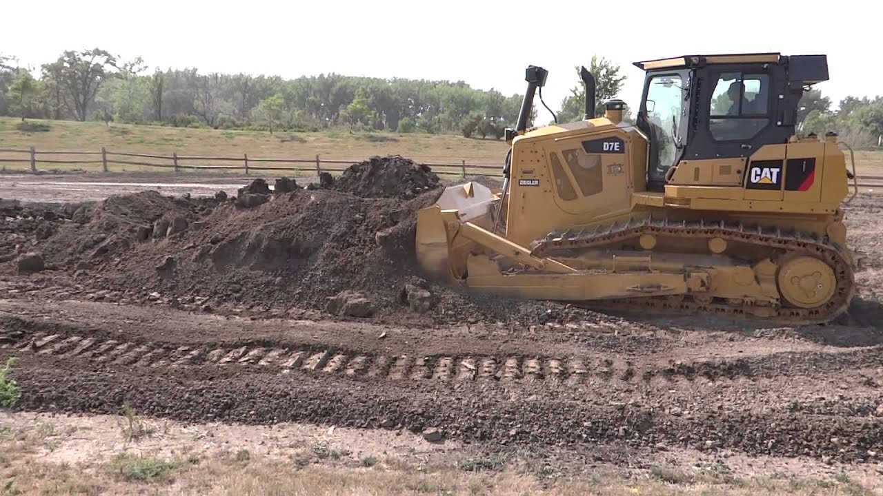Testing the CAT D7E Bulldozer - video 4 of 4