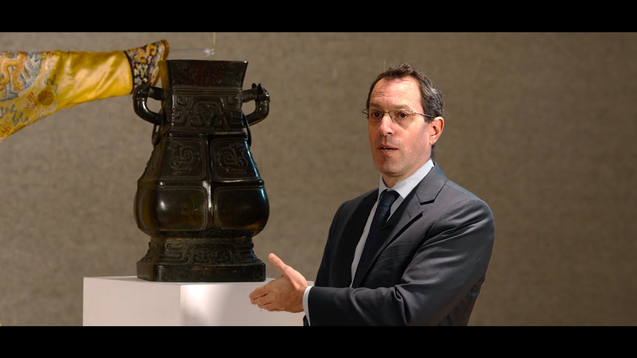 Fine Chinese Art Highlights | Rare Archaistic Bronze Masterpiece and Imperial 'Dragon' Robe