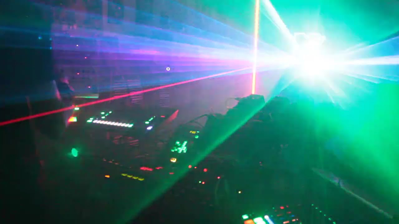 LaST DaYz 0f SuMMeR .#acid   DaWLeSS ELeCTr0 .#behringer  GRiND.