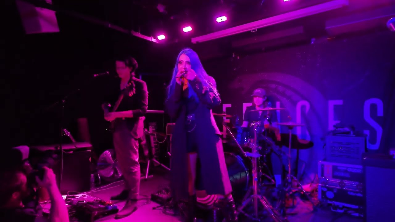 Bitter Kisses - Dissolve (Rough Trade, Bristol 04/12/2025)