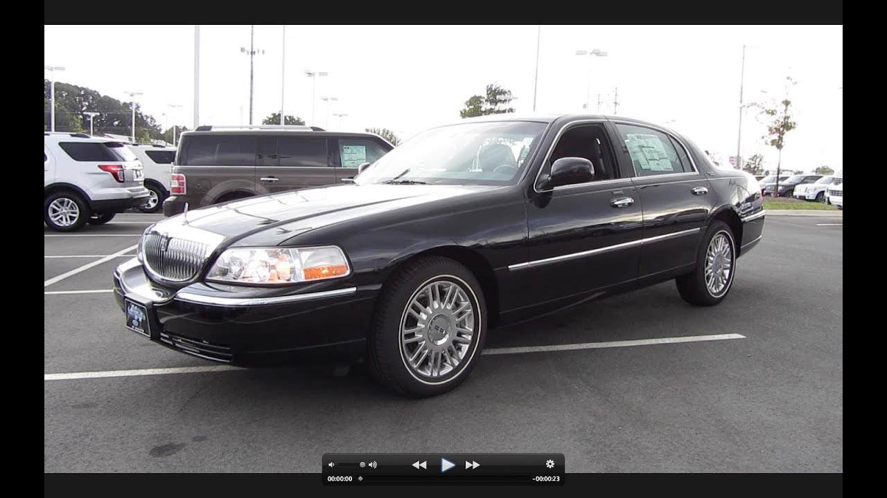 2011 Lincoln Town Car Signature Limited, Start Up, Exhaust, and In Depth Tour