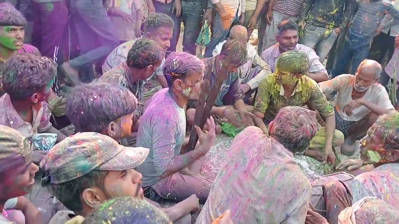 Holi khel rahe ghanshyam pithnapur gali gali mein 