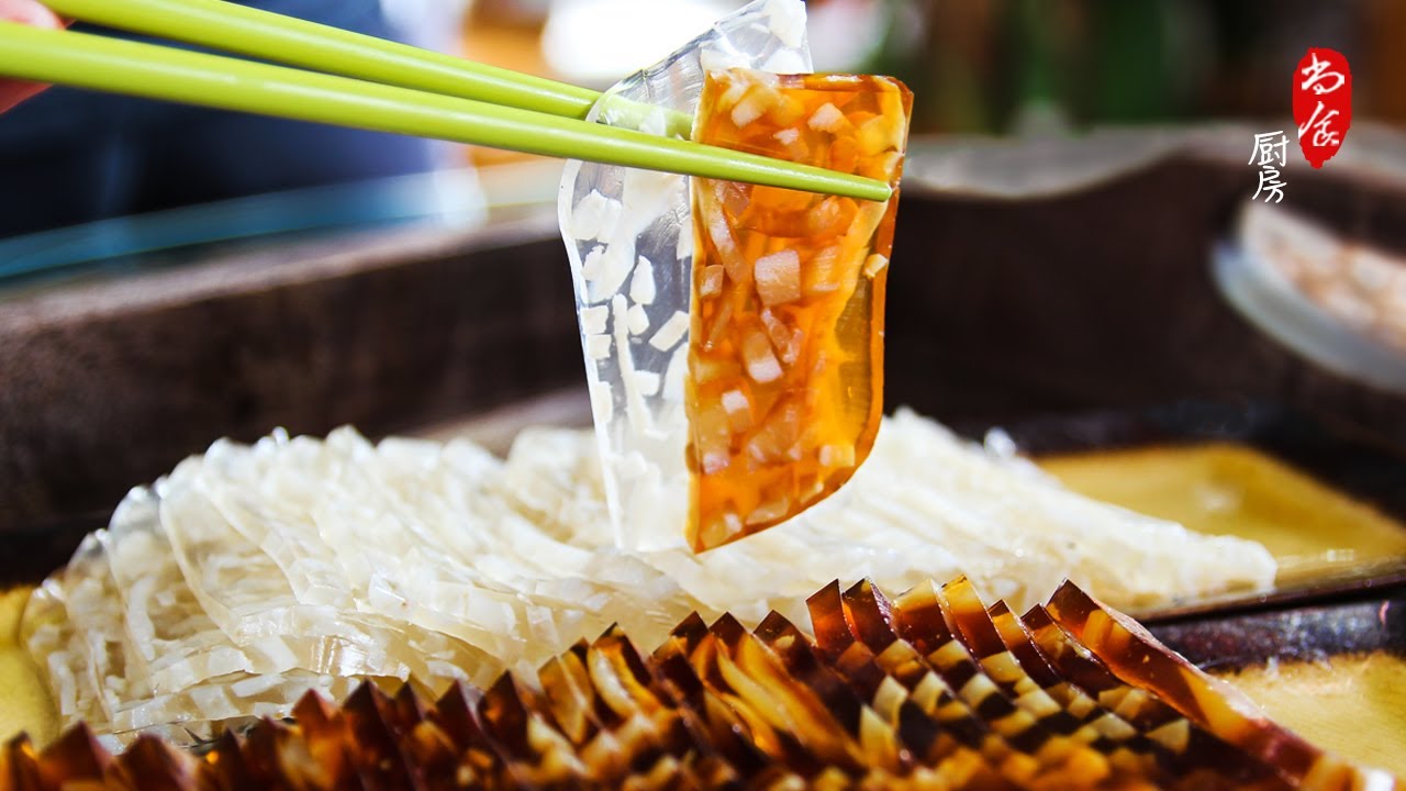 一锅做出两种肉皮冻 | 简单几个步骤去除腥味不油腻，Q弹剔透 | 满满胶原蛋白的美食 | How to make Chinese pork rind jelly | 尚食厨房