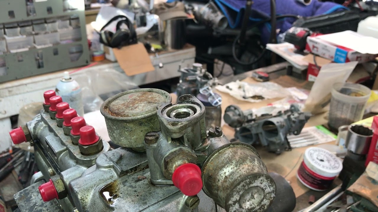 W113 230SL, 250SL, 280SL, 280SE Inspecting Cold Start Slide Valve