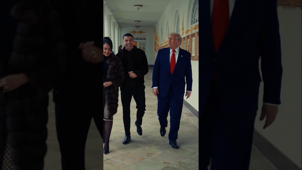 When Ronaldo Met President Trump At The White House🤯⚽ #shorts #ronaldo #trump #whitehouse