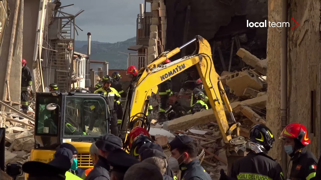 Ravanusa, le auto distrutte: macerie e devastazione