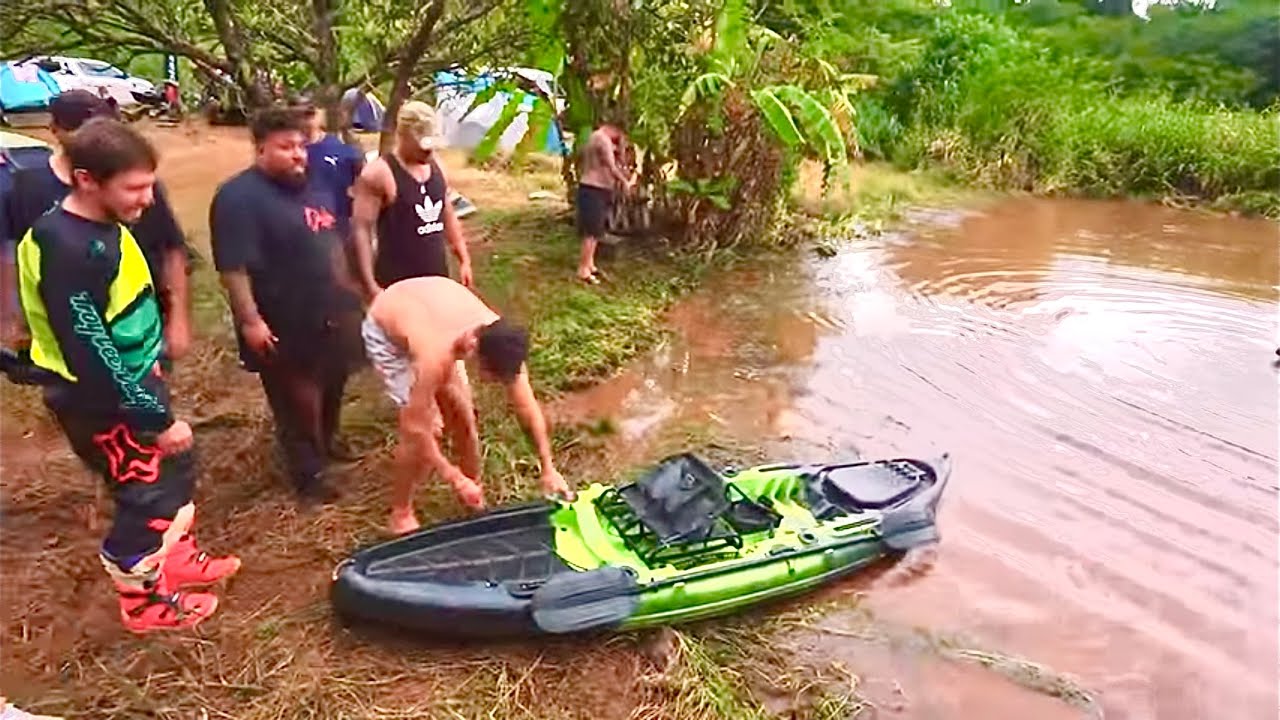 JOGUEI TODOS OS IPHONE NO BREJO * Duvido alguém pular para pegar *