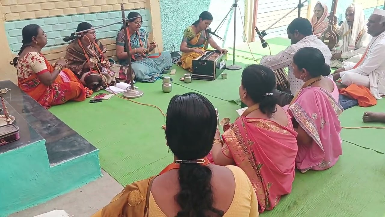 वारीयाने कुंडल हाले ।डोळे मोडीत राधा चाले #गौळण #तु माझा सांगाती #अर्चनाताई