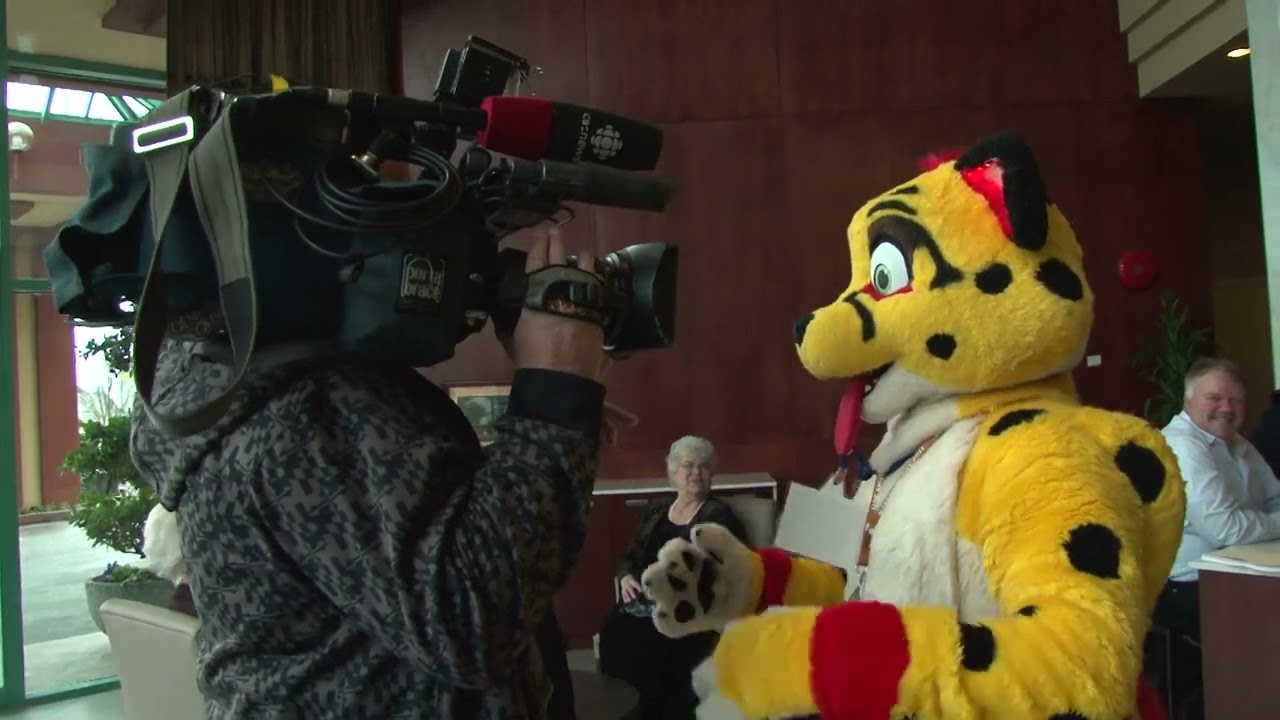 Vancoufur 2012 | Kheetah Nose Beeps News Camera! - 219