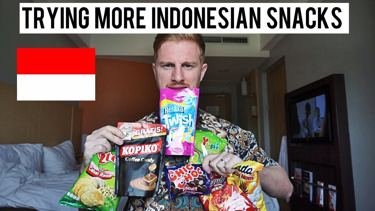 TRYING MORE INDONESIAN SNACKS (WOW!!)