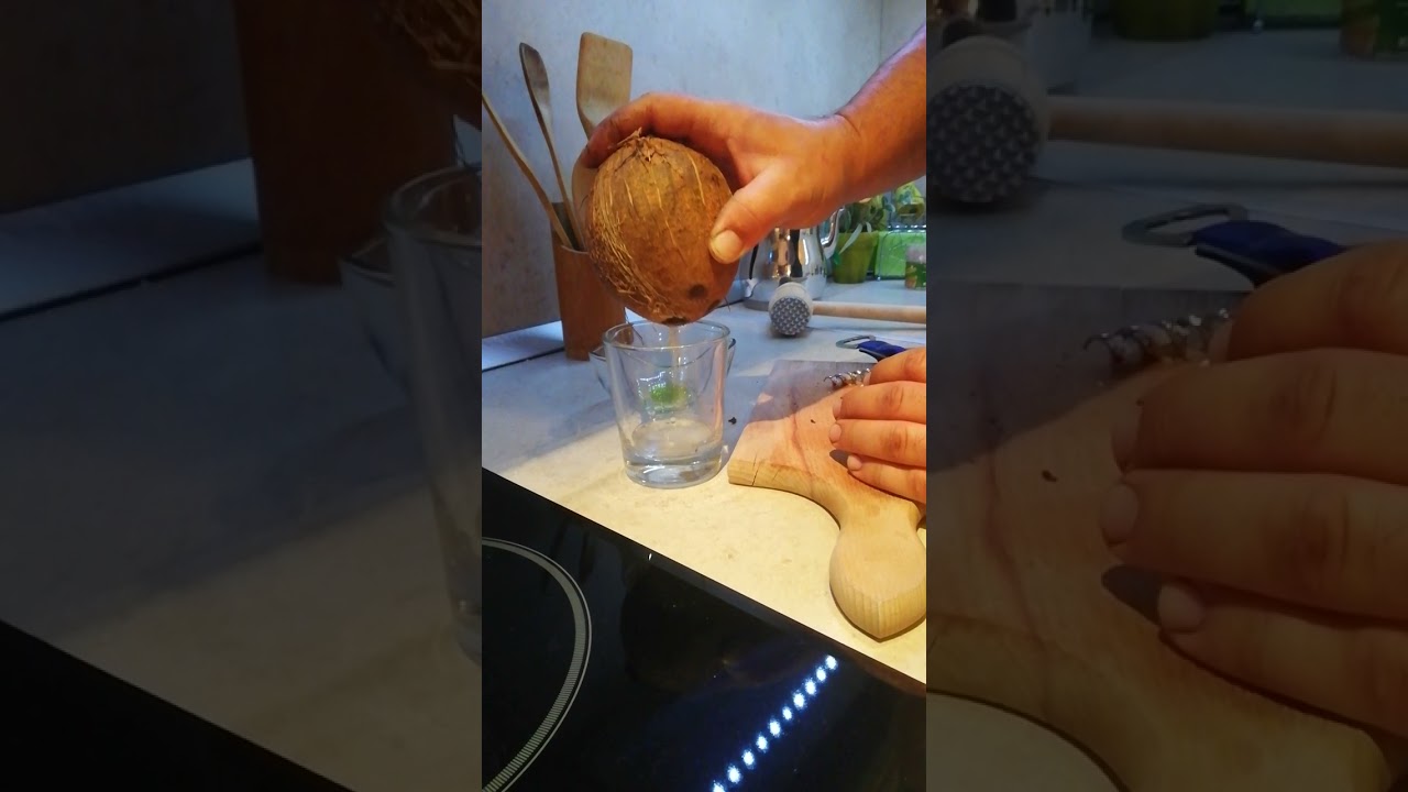 Отваряне на кокосов орех